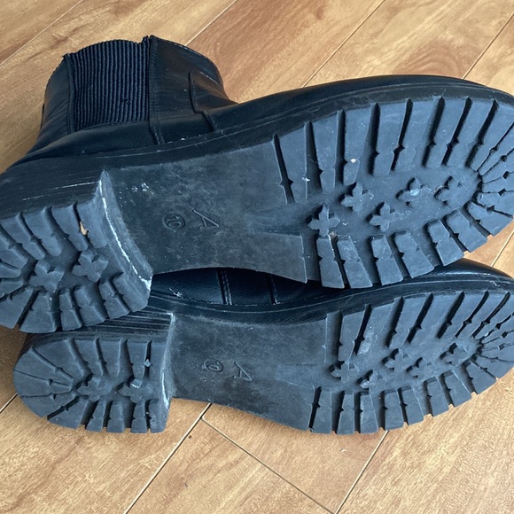 👠BOGO FREE👠ARDENE 💫 Black Slip-On Faux Leather Ankle Boots - Picture 5 of 6